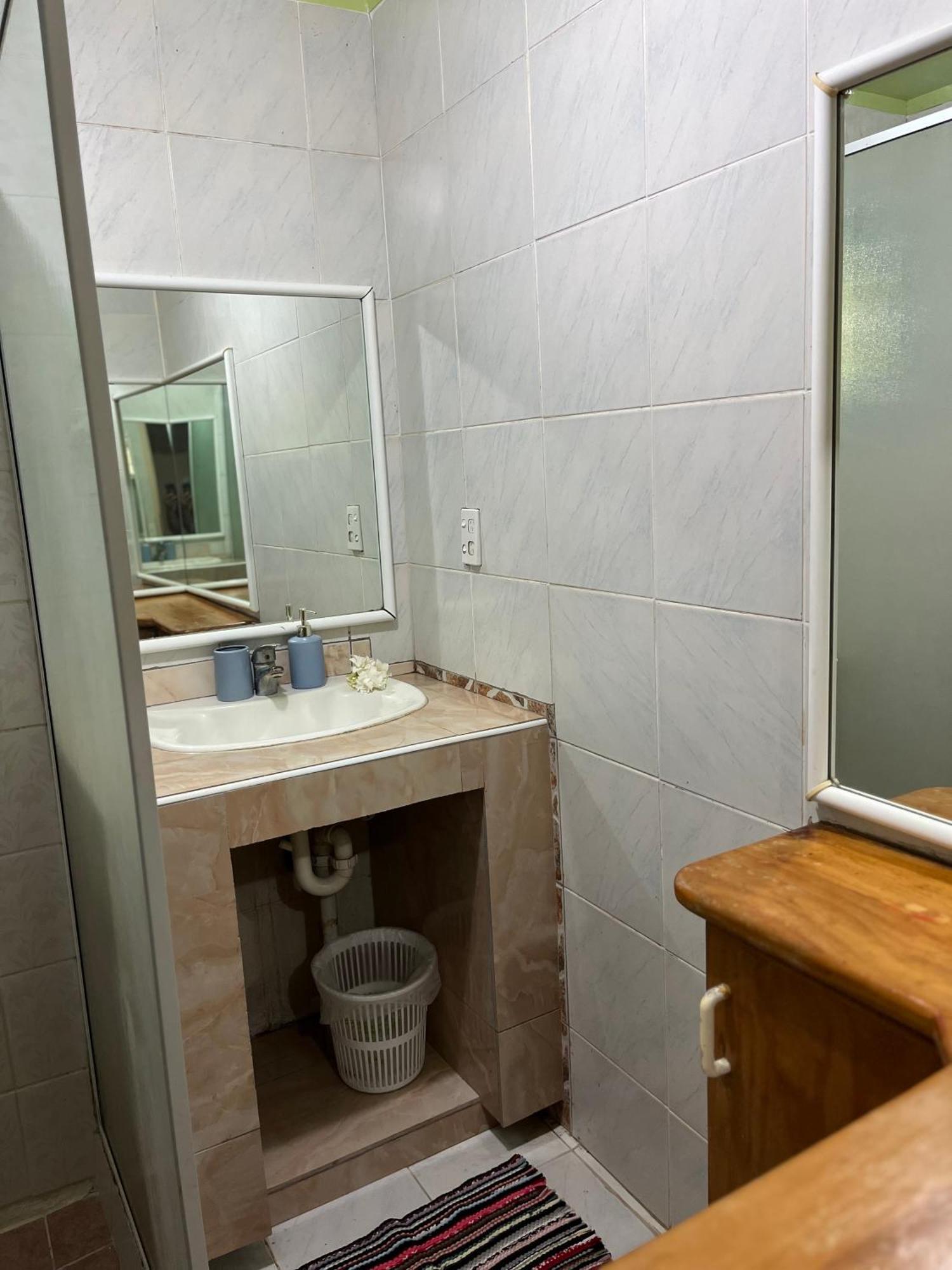 Sharnytas Guesthouse Air Conditioned Avarua Esterno foto